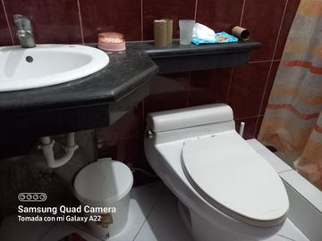 Venta de Edificio  de 3 niveles en el Norte de Guayaquil, Cdla. Simón Bolívar, frente al aeropuerto norte de Guayaquil