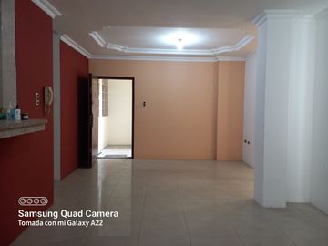 Venta de Edificio  de 3 niveles en el Norte de Guayaquil, Cdla. Simón Bolívar, frente al aeropuerto norte de Guayaquil
