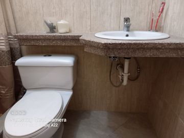 Venta de Edificio  de 3 niveles en el Norte de Guayaquil, Cdla. Simón Bolívar, frente al aeropuerto norte de Guayaquil