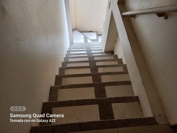 Venta de Edificio  de 3 niveles en el Norte de Guayaquil, Cdla. Simón Bolívar, frente al aeropuerto norte de Guayaquil