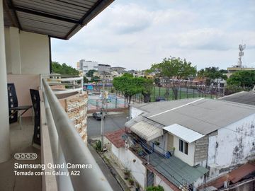Venta de Edificio  de 3 niveles en el Norte de Guayaquil, Cdla. Simón Bolívar, frente al aeropuerto norte de Guayaquil