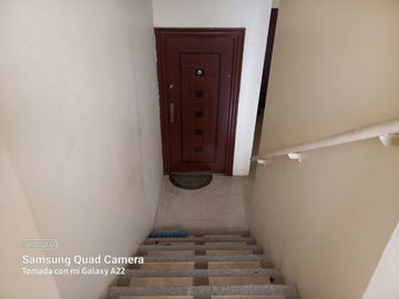 Venta de Edificio  de 3 niveles en el Norte de Guayaquil, Cdla. Simón Bolívar, frente al aeropuerto norte de Guayaquil