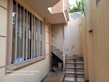 Venta de Edificio  de 3 niveles en el Norte de Guayaquil, Cdla. Simón Bolívar, frente al aeropuerto norte de Guayaquil