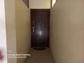 Venta de Edificio  de 3 niveles en el Norte de Guayaquil, Cdla. Simón Bolívar, frente al aeropuerto norte de Guayaquil