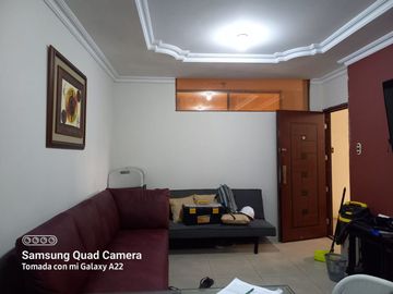 Venta de Edificio  de 3 niveles en el Norte de Guayaquil, Cdla. Simón Bolívar, frente al aeropuerto norte de Guayaquil