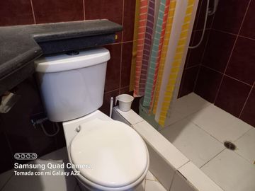 Venta de Edificio  de 3 niveles en el Norte de Guayaquil, Cdla. Simón Bolívar, frente al aeropuerto norte de Guayaquil
