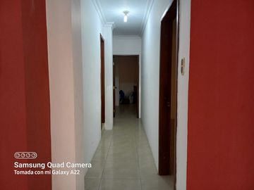 Venta de Edificio  de 3 niveles en el Norte de Guayaquil, Cdla. Simón Bolívar, frente al aeropuerto norte de Guayaquil
