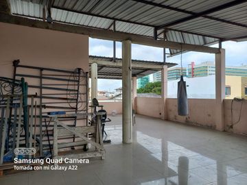 Venta de Edificio  de 3 niveles en el Norte de Guayaquil, Cdla. Simón Bolívar, frente al aeropuerto norte de Guayaquil