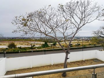 VENTA CASA URBANIZACION COSTA DEL ESTE, CERCA AL AEROPUERTO ELOY ALFARO DEDE MANTA, TRAMO 3 VIA CIRCUNVALACIÓN, SECTOR MONUMENTO LA TEJEDORA