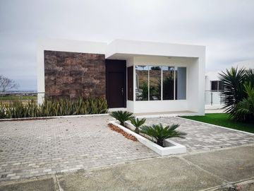 VENTA CASA URBANIZACION COSTA DEL ESTE, CERCA AL AEROPUERTO ELOY ALFARO DEDE MANTA, TRAMO 3 VIA CIRCUNVALACIÓN, SECTOR MONUMENTO LA TEJEDORA