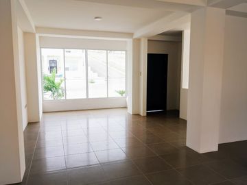 VENTA CASA URBANIZACION COSTA DEL ESTE, CERCA AL AEROPUERTO ELOY ALFARO DEDE MANTA, TRAMO 3 VIA CIRCUNVALACIÓN, SECTOR MONUMENTO LA TEJEDORA