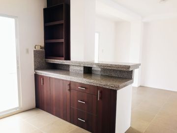 VENTA CASA URBANIZACION COSTA DEL ESTE, CERCA AL AEROPUERTO ELOY ALFARO DEDE MANTA, TRAMO 3 VIA CIRCUNVALACIÓN, SECTOR MONUMENTO LA TEJEDORA