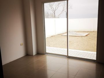 VENTA CASA URBANIZACION COSTA DEL ESTE, CERCA AL AEROPUERTO ELOY ALFARO DEDE MANTA, TRAMO 3 VIA CIRCUNVALACIÓN, SECTOR MONUMENTO LA TEJEDORA