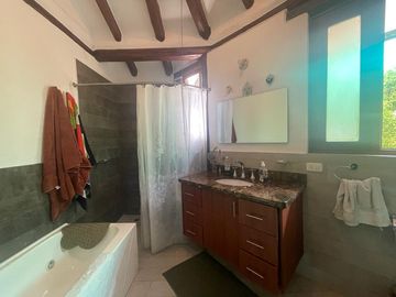 CASA DE VENTA, RUSTICA, URBANIZACION DE LUJO