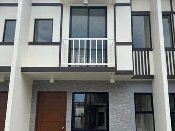 RESALE MID UNIT TOWNHOUSE IN CASA MIRA ILOILO