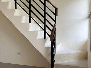 RESALE MID UNIT TOWNHOUSE IN CASA MIRA ILOILO