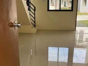 RESALE MID UNIT TOWNHOUSE IN CASA MIRA ILOILO