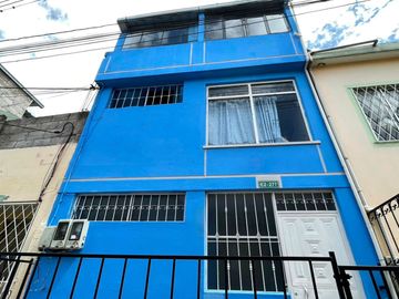 CASA EN VENTA EN CALDERON, SANTA MARIANITA