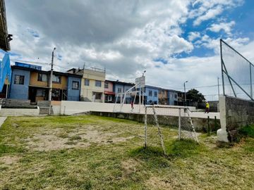 CASA EN VENTA EN CALDERON, SANTA MARIANITA