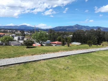 Terreno de venta 683 M2, Urbanizacion privada, Valle De Los Chillos