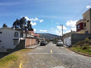 Terreno de venta 683 M2, Urbanizacion privada, Valle De Los Chillos