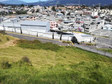 Terreno de venta 683 M2, Urbanizacion privada, Valle De Los Chillos