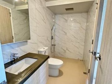 For Sale 1 Bedroom Corner Unit in Mandani Bay Suites Tower 2, Mandaue City