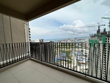 For Sale 1 Bedroom Corner Unit in Mandani Bay Suites Tower 2, Mandaue City