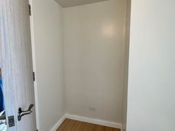For Sale 1 Bedroom Corner Unit in Mandani Bay Suites Tower 2, Mandaue City