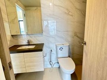 For Sale 1 Bedroom Corner Unit in Mandani Bay Suites Tower 2, Mandaue City