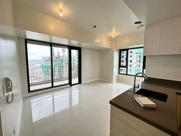 For Sale 1 Bedroom Corner Unit in Mandani Bay Suites Tower 2, Mandaue City