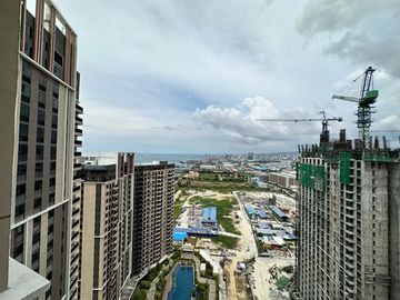For Sale 1 Bedroom Corner Unit in Mandani Bay Suites Tower 2, Mandaue City