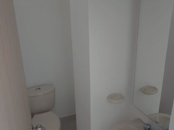 VENDO APARTAMENTO CERCA AL CENTRO COMERCIAL VIVA.