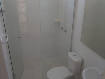 VENDO APARTAMENTO CERCA AL CENTRO COMERCIAL VIVA.