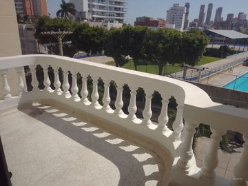 VENDO APARTAMENTO CERCA AL CENTRO COMERCIAL VIVA.