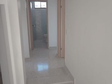 VENDO APARTAMENTO CERCA AL CENTRO COMERCIAL VIVA.
