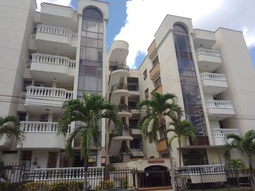 VENDO APARTAMENTO CERCA AL CENTRO COMERCIAL VIVA.