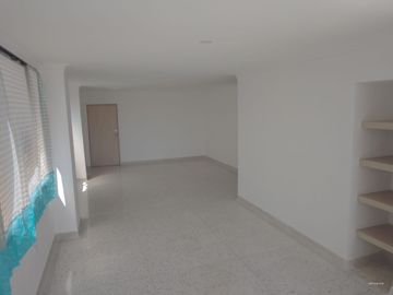 VENDO APARTAMENTO CERCA AL CENTRO COMERCIAL VIVA.