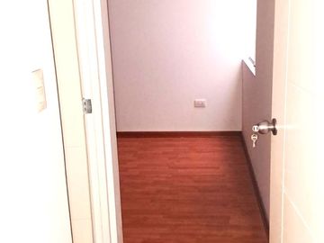 BAJÓ DE PRECIO...!!   VENDO ACOGEDOR DPTO. 2 DORM. EN SURQUILLO, CERCA AL PTE. RICARDO PALMA – LIMITE CON MIRAFLORES.