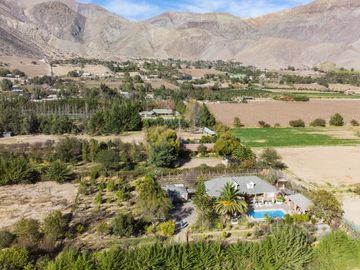 Venta de hermosa Parcela con 2 casas, piscina y quincho, Vicuña. 11.000 UF