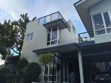 2 Story Unfurnished Apts with 4 Units and 1 Studio Unit in De Castro Subdivisions, Pasig City