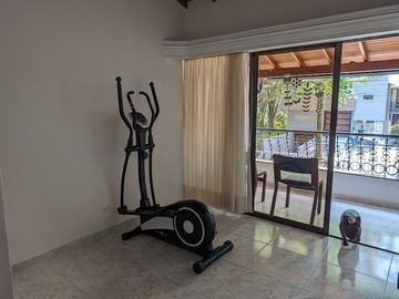 Vendo casa de dos niveles en Medellín barrio Belén la Palma