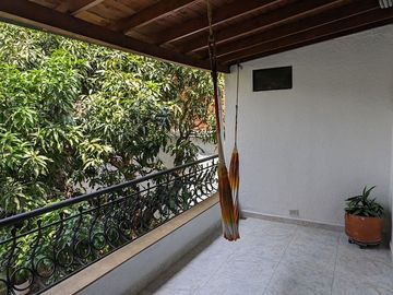 Vendo casa de dos niveles en Medellín barrio Belén la Palma