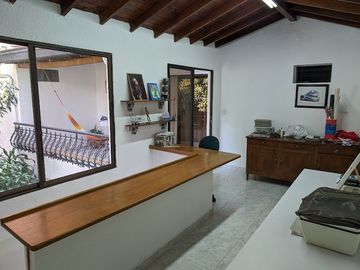 Vendo casa de dos niveles en Medellín barrio Belén la Palma