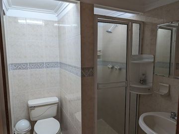 Vendo casa de dos niveles en Medellín barrio Belén la Palma
