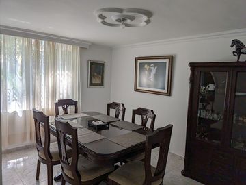 Vendo casa de dos niveles en Medellín barrio Belén la Palma