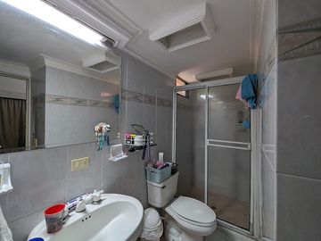 Vendo casa de dos niveles en Medellín barrio Belén la Palma