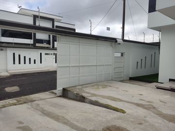 Vendo Casa en Urb. Privada 