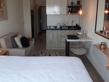EXCELENTE INVERSIÓN: LOFT AMOBLADO Y EQUIPADO EN BARRANCO LÍMITE CON MIRAFLORES