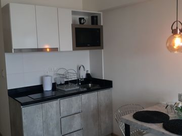 EXCELENTE INVERSIÓN: LOFT AMOBLADO Y EQUIPADO EN BARRANCO LÍMITE CON MIRAFLORES